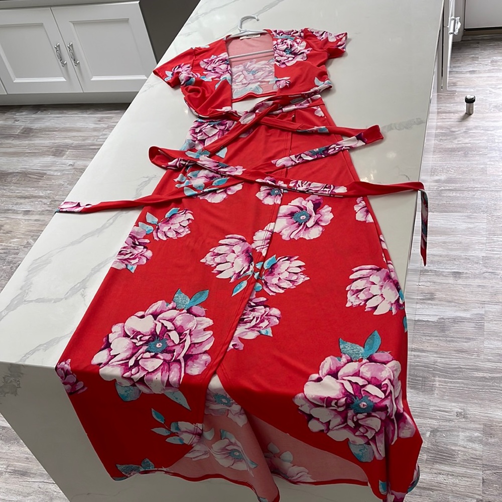 Gorgeous Tropical Two Piece Wrap. Size Small